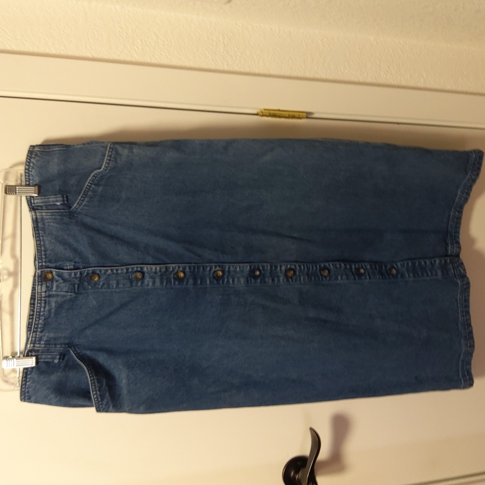 Blue Jean button down skirt 💙